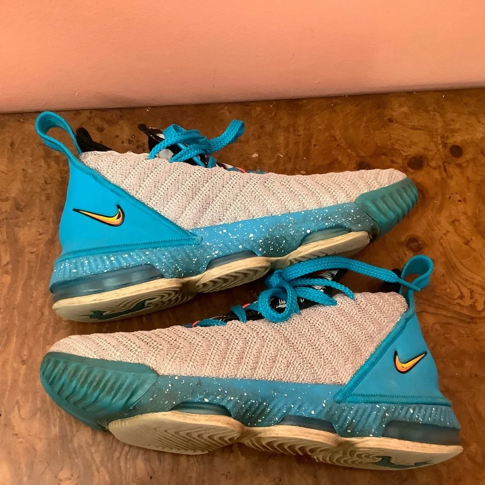 Nike Lebron AQ2465-078 Size 5Y Sneakers